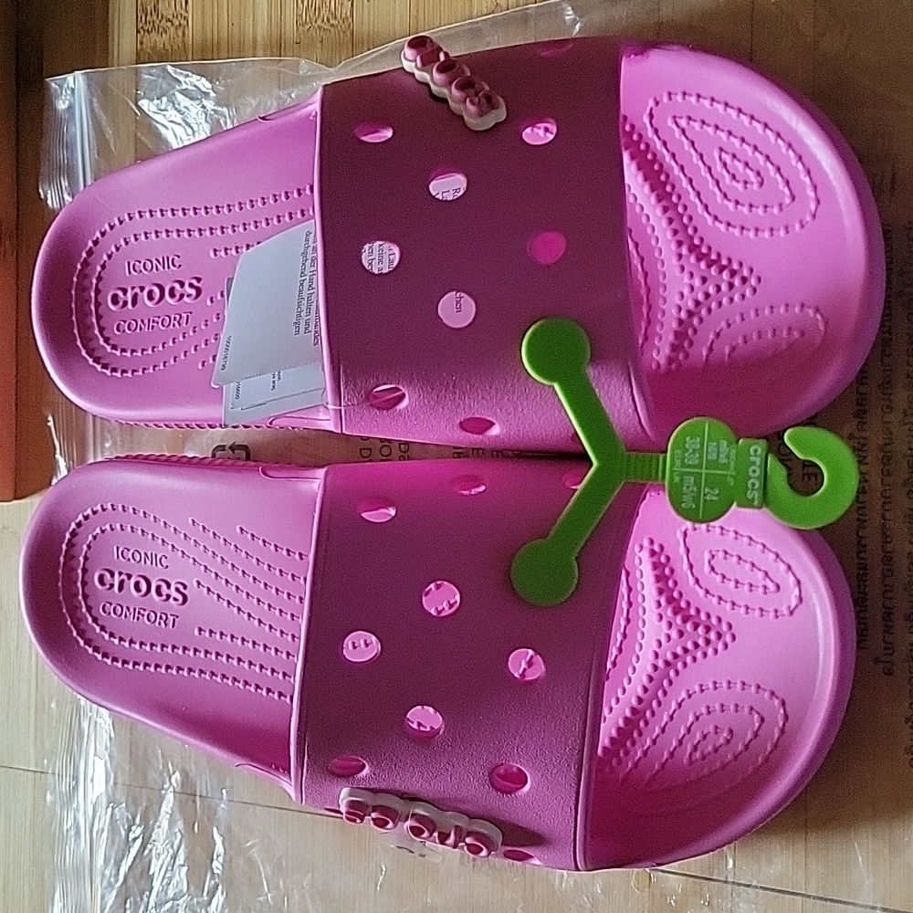 Wo.en Crocs